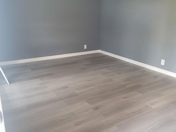 4th image of 527 E Caney St #L