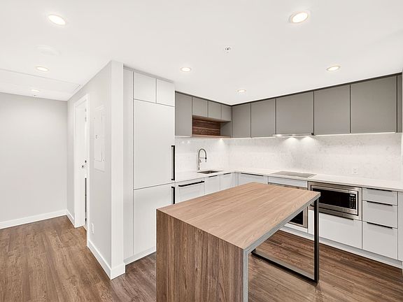 4th image of 567 Emerson St #4005