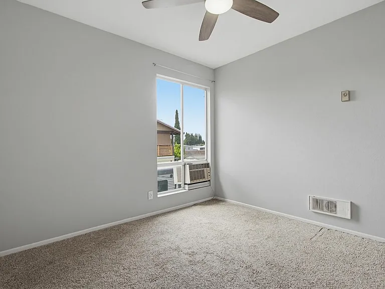 512 Sandalwood Pl — Photo 24