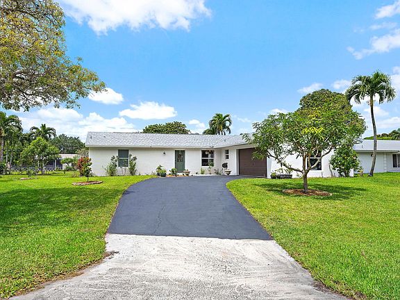 3rd image of 9831 Hyacinth Circle S