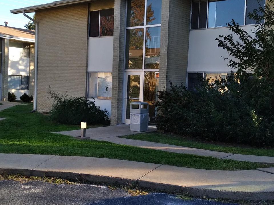 Call 314 677 7283 to see apartment.