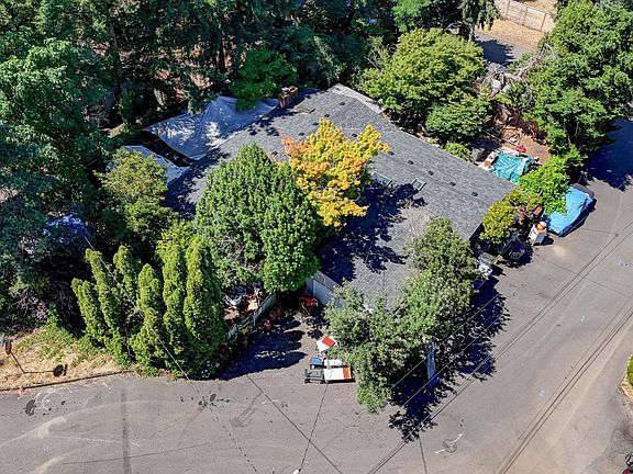 3rd image of 1016 S Lieser Rd