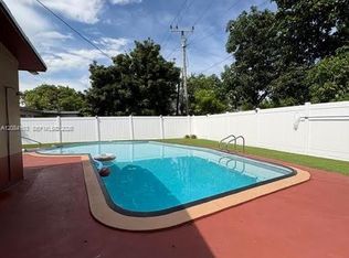 441 NE 43rd St, Pompano Beach, FL 33064