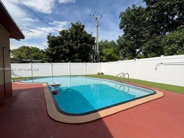 441 NE 43rd St, Pompano Beach, FL 33064