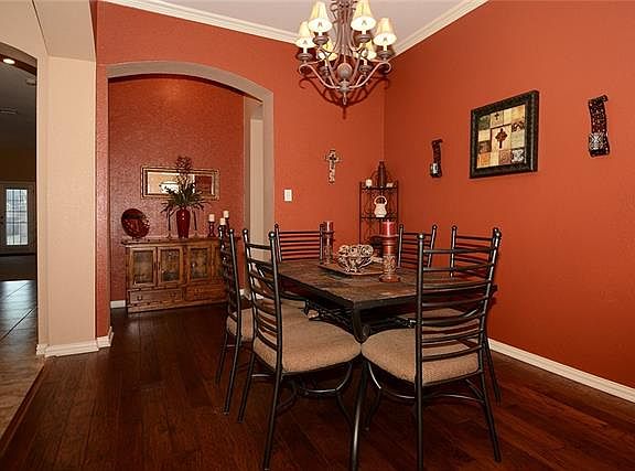 4th image of 2910 Pioneer Dr