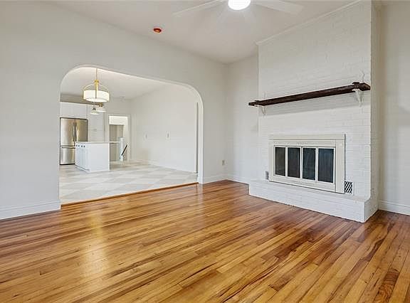 4th image of 809 Oriole St