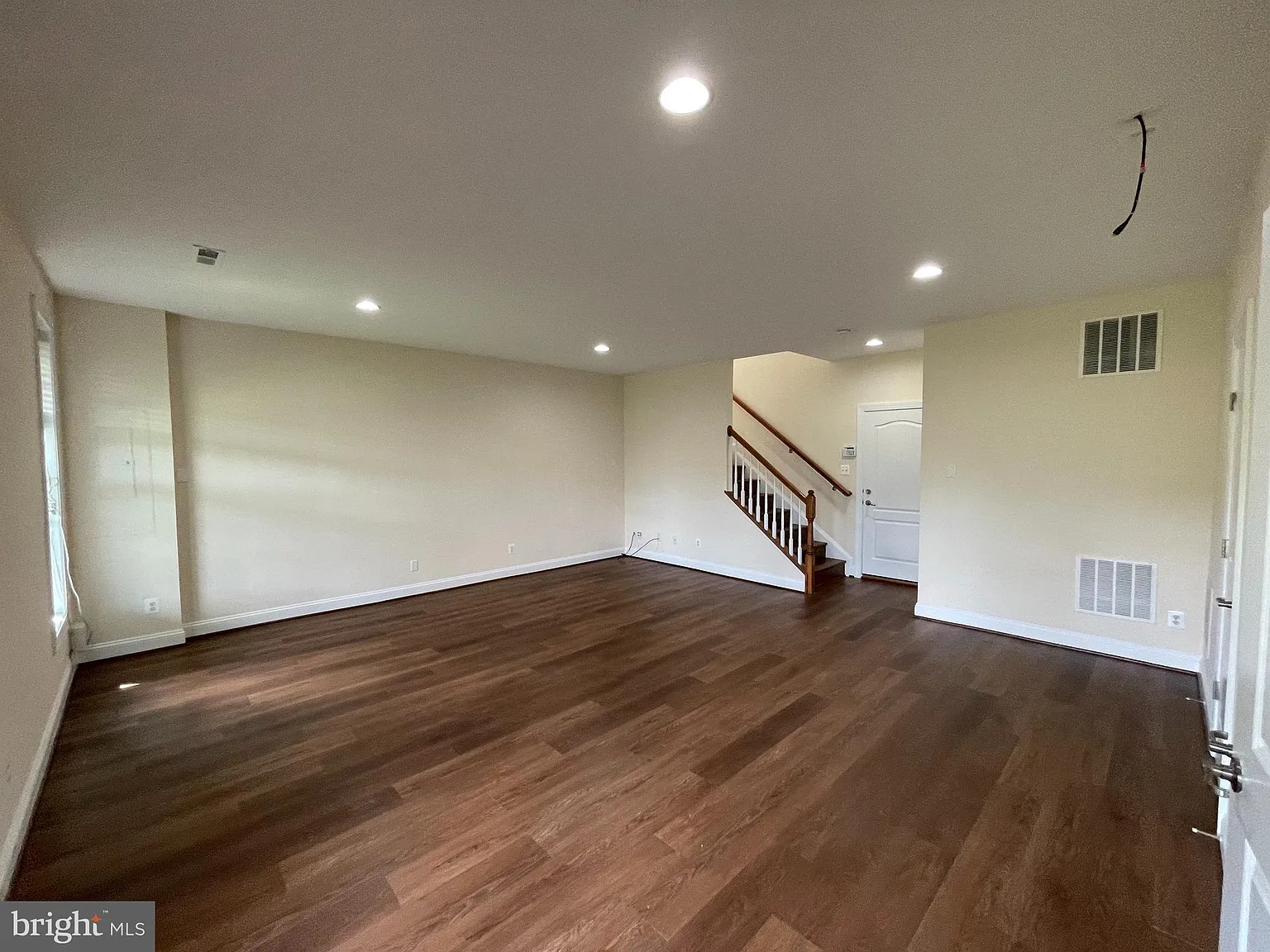 3 bed, 2.5 bath, 2884 sqft, $3,200 — Photo 4