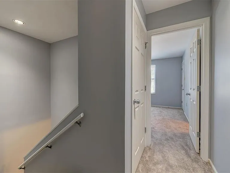443 N Sarah St — Photo 11