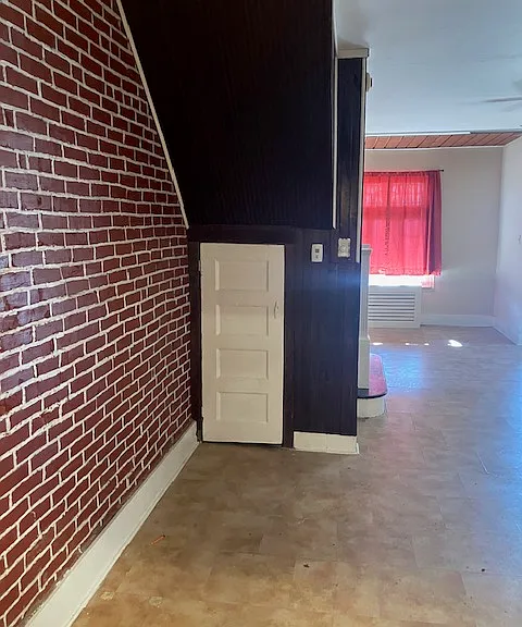 6115 Lansdowne Ave — Photo 2