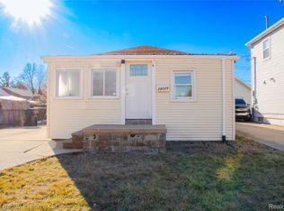 28029 Rosemont St, Roseville, MI 48066