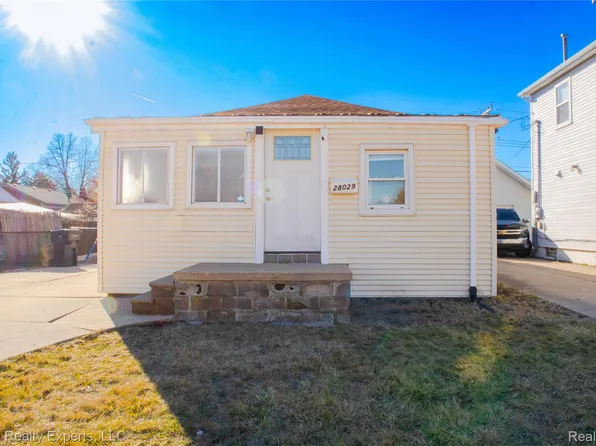 28029 Rosemont St, Roseville, MI 48066