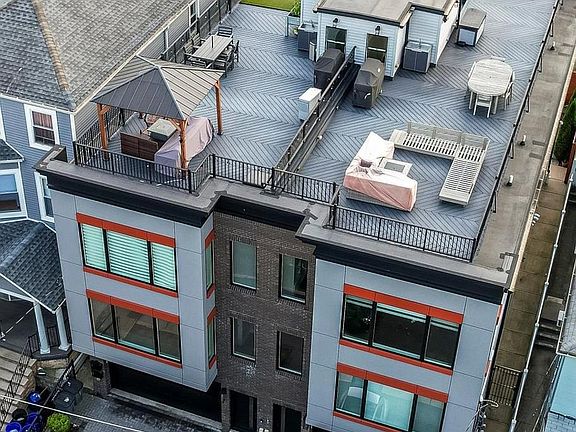 2nd image of 53 Prospect St #2