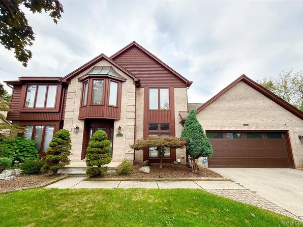 18589 Queensbury Dr, Livonia, MI 48152