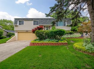 2015 Nottingham Ln, Wheaton, IL 60189