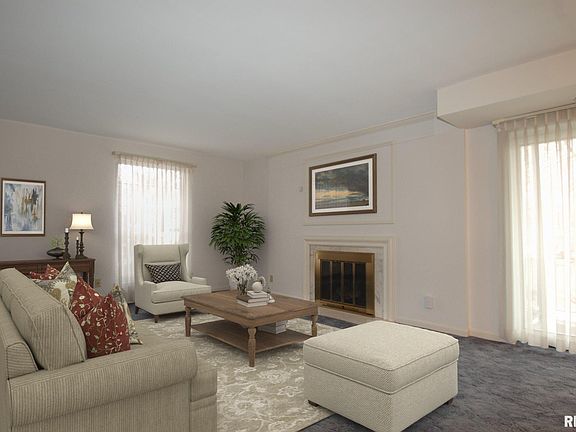 2nd image of 4900 N Knoxville Ave APT 101A