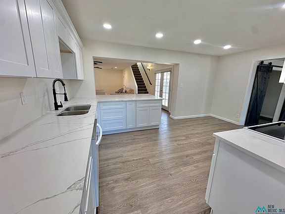 4th image of 1407 W James Ave