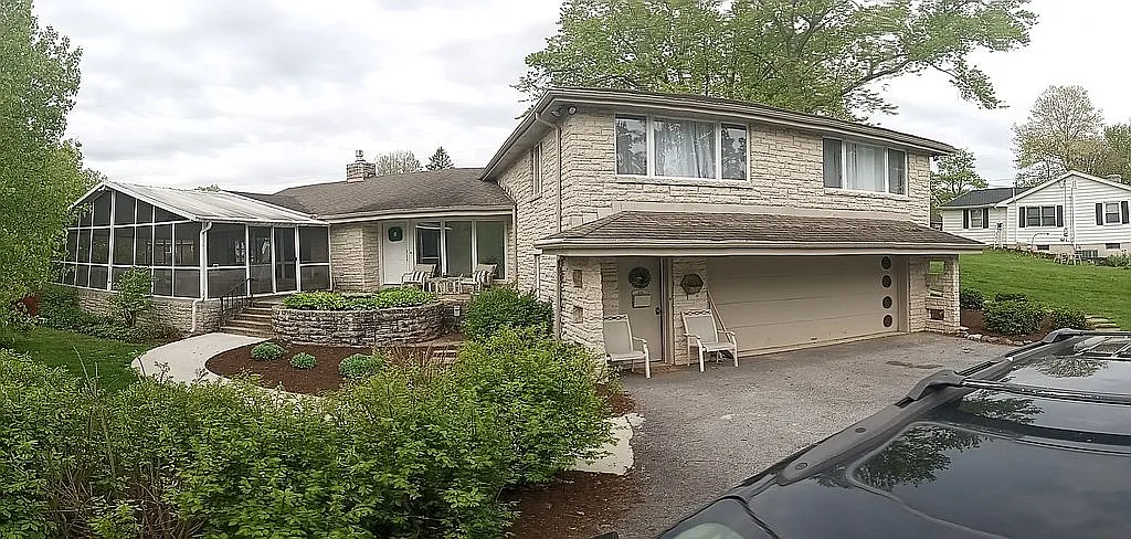 200 N Holly St photo 1
