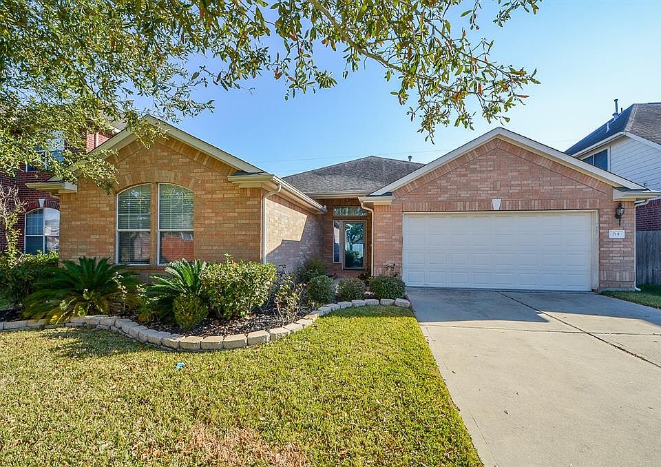 1st image of 719 McIntosh Bend Dr