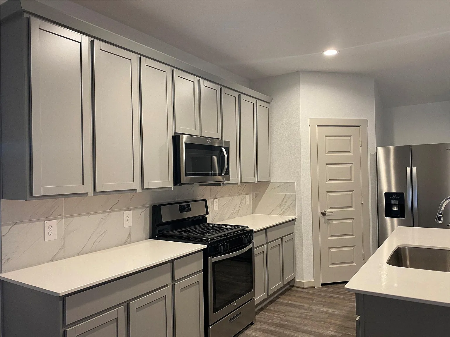 4 bed, 2.0 bath, 1798 sqft, $2,300 — Photo 4