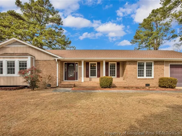 101 Bay View Cir, Parkton, NC 28371