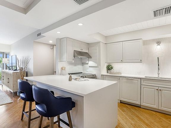 3rd image of 3443 Gulf Shore Blvd N APT 708