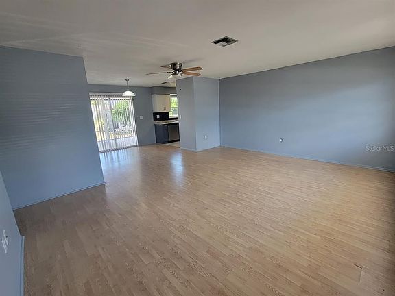 5th image of 22329 Niagara Ave