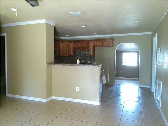 3rd image of 912 OAKHURST DRIVE