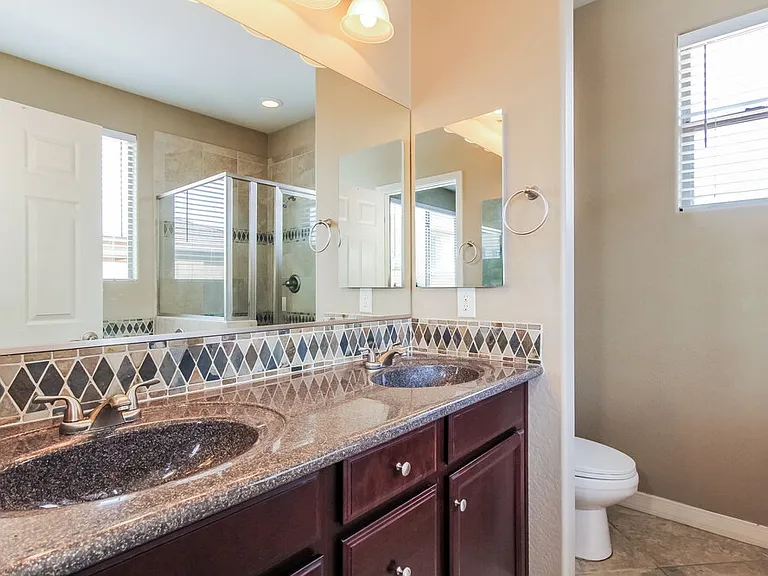 2534 W Beverly Rd — Photo 9