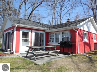 8404 N Shore Dr, Hale, MI 48739