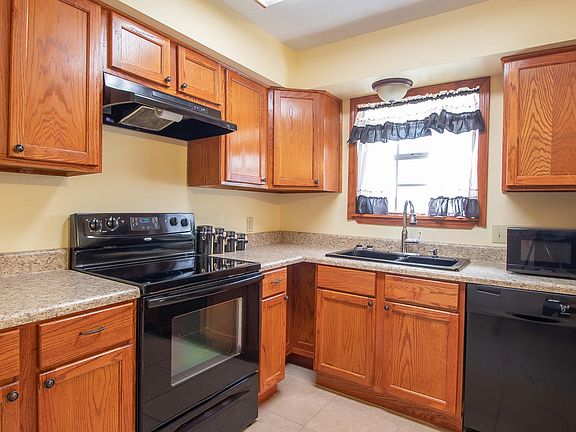 2nd image of 2749 Camino Grande St