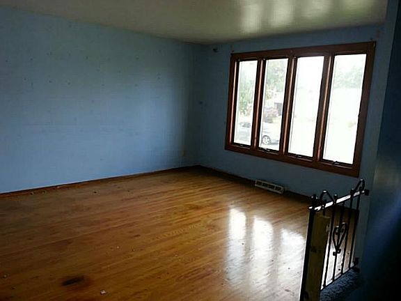 4th image of 77 Hackett Dr