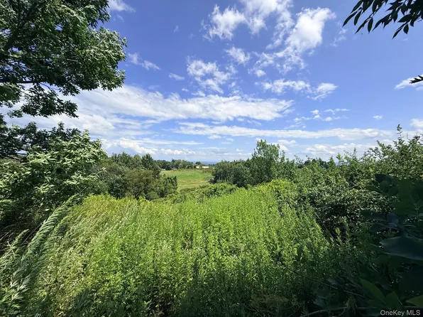 26 Quaker Hill Road, Milton, NY 12547