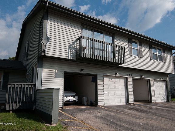 Front entrance w/garage