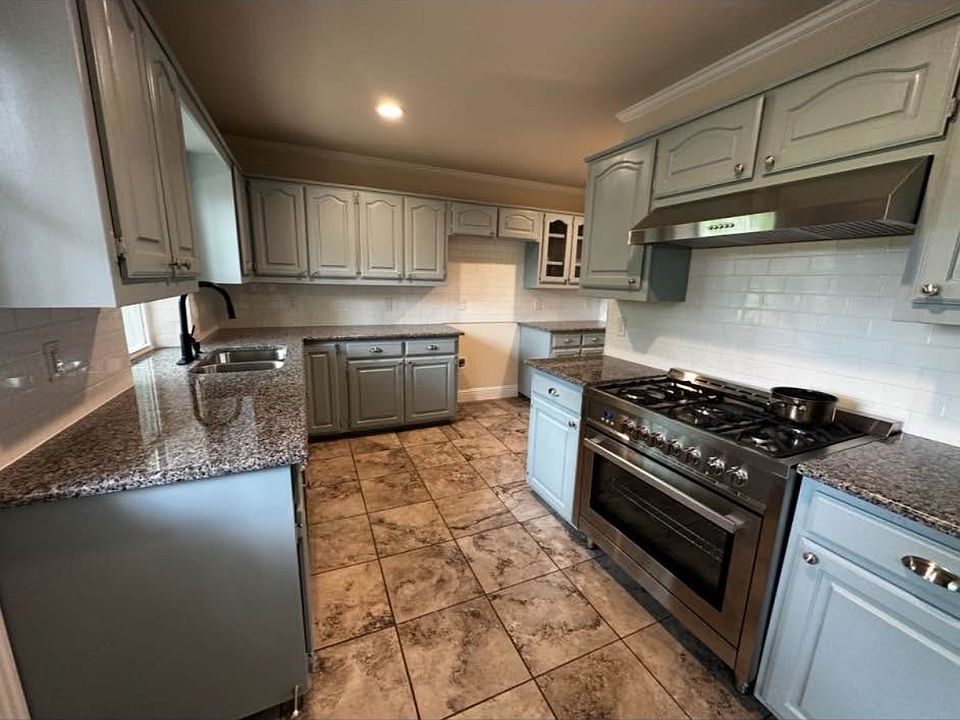 2nd image of 1212 Fair Oaks Dr