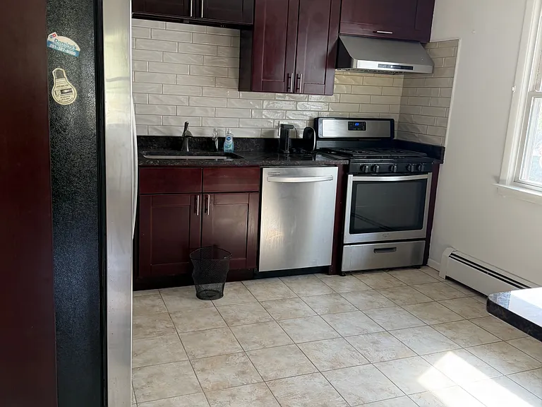 102 Harcourt Ave — Photo 4