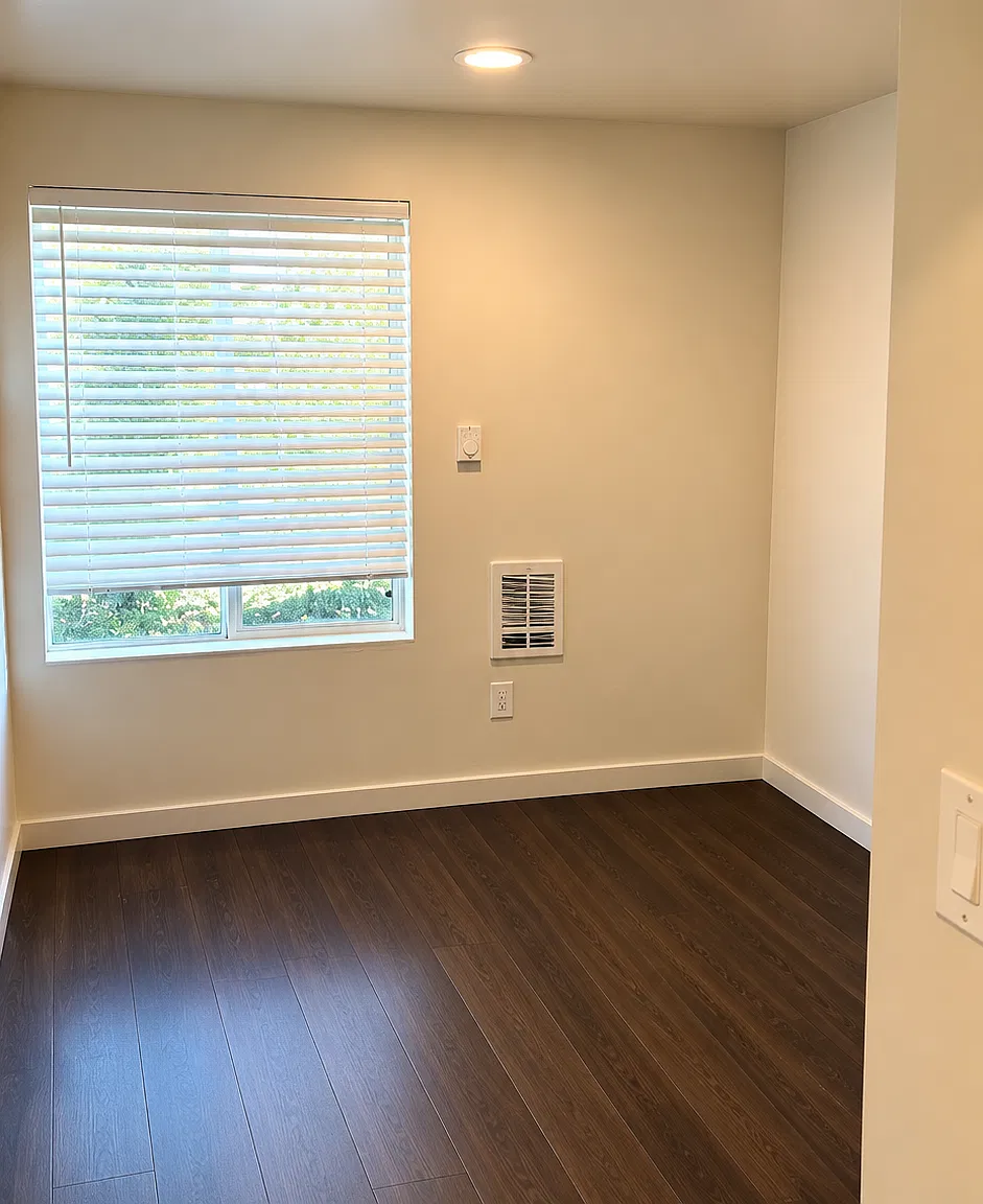 3 bed, 953 sqft, $1,995 — Photo 2