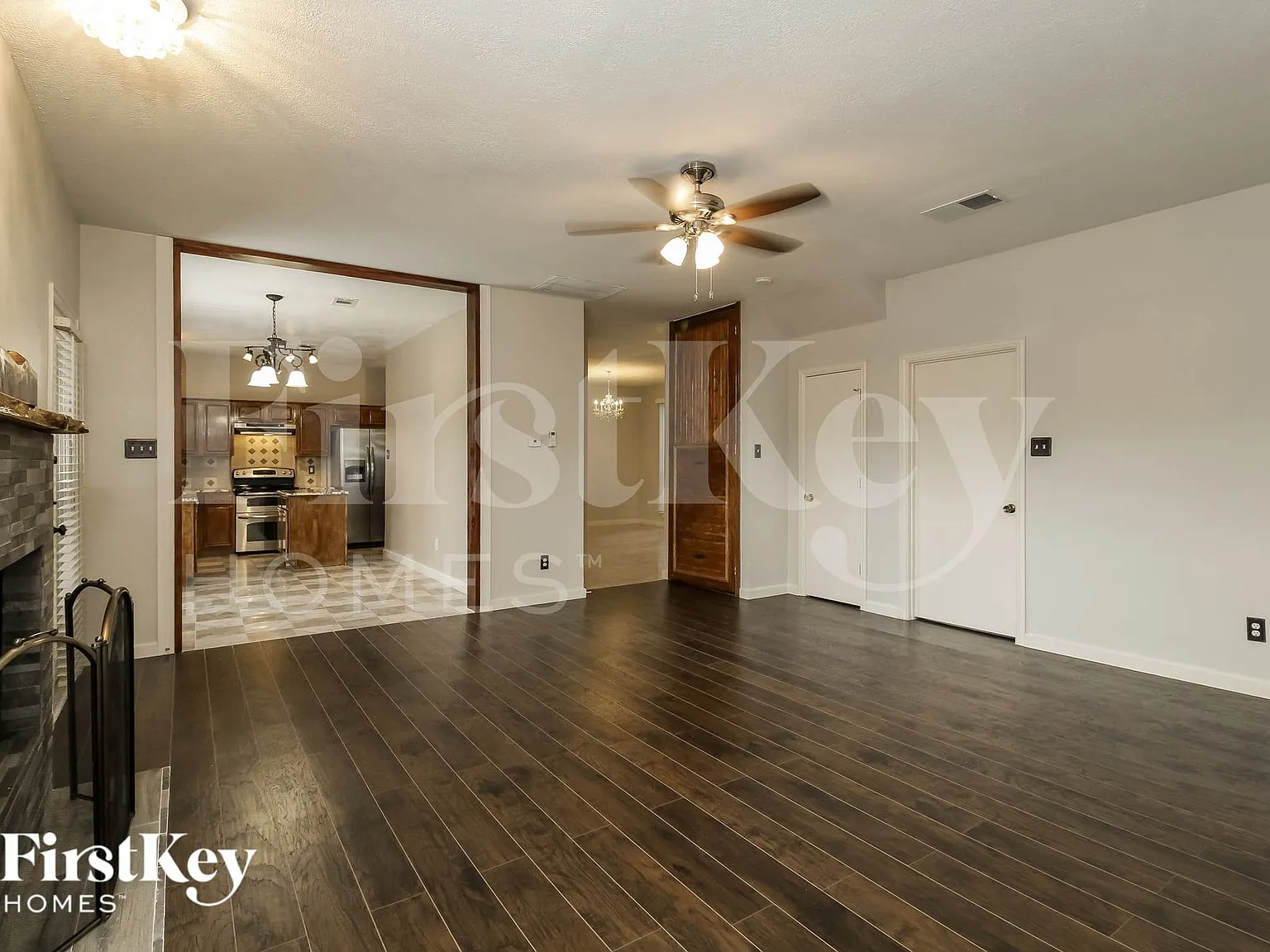 3 bed, 2.5 bath, 2023 sqft, $2,170 — Photo 4