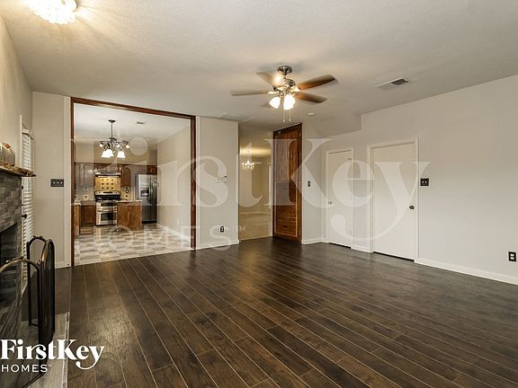 4th image of 1055 Waterview Dr