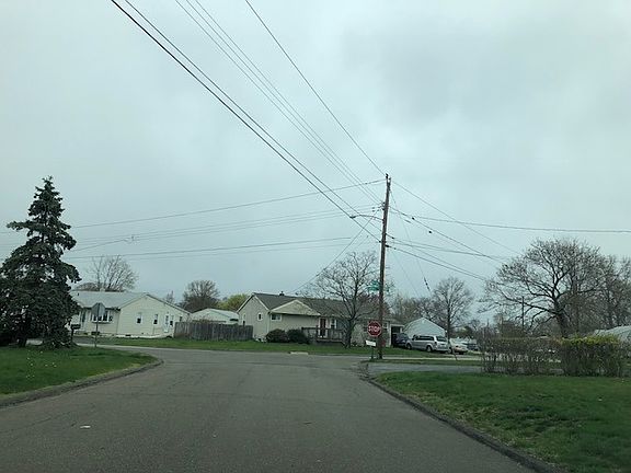 Exterior Neighborhood (street photo)