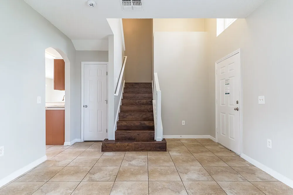 4 bed, 2.5 bath, 2166 sqft, $3,200 — Photo 2