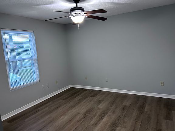 3rd image of 834B Tarpon Ave #B