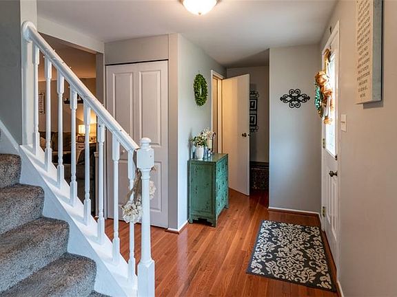 3rd image of 432 Fruitwood Dr