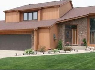 1248 Golf View Dr, Woodridge, IL 60517