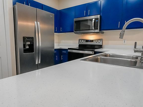 5th image of 704 Monroe Cir #D