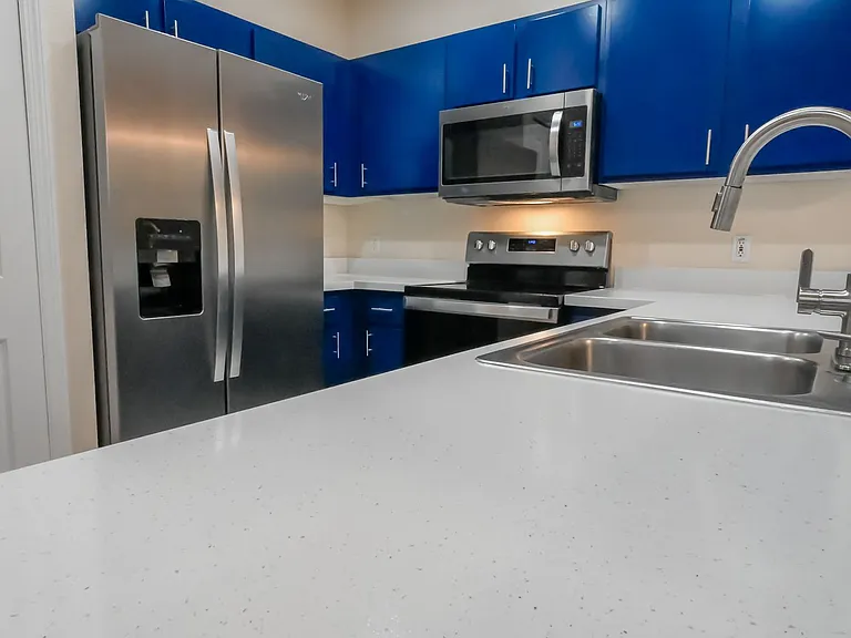 704 Monroe Cir #D — Photo 5
