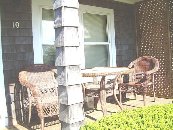 First floor deck at the entrance - bring your kindle