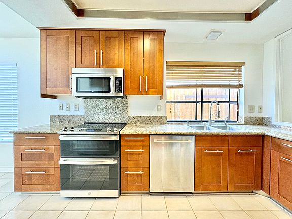 4th image of 13893 Davenport Ave
