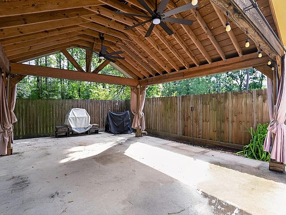 5th image of 18299 Hollyberry Ct