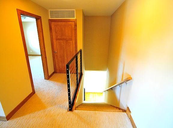 5th image of 229 E Vandalia St