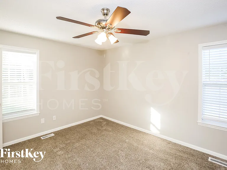 414 Chrysler St — Photo 9